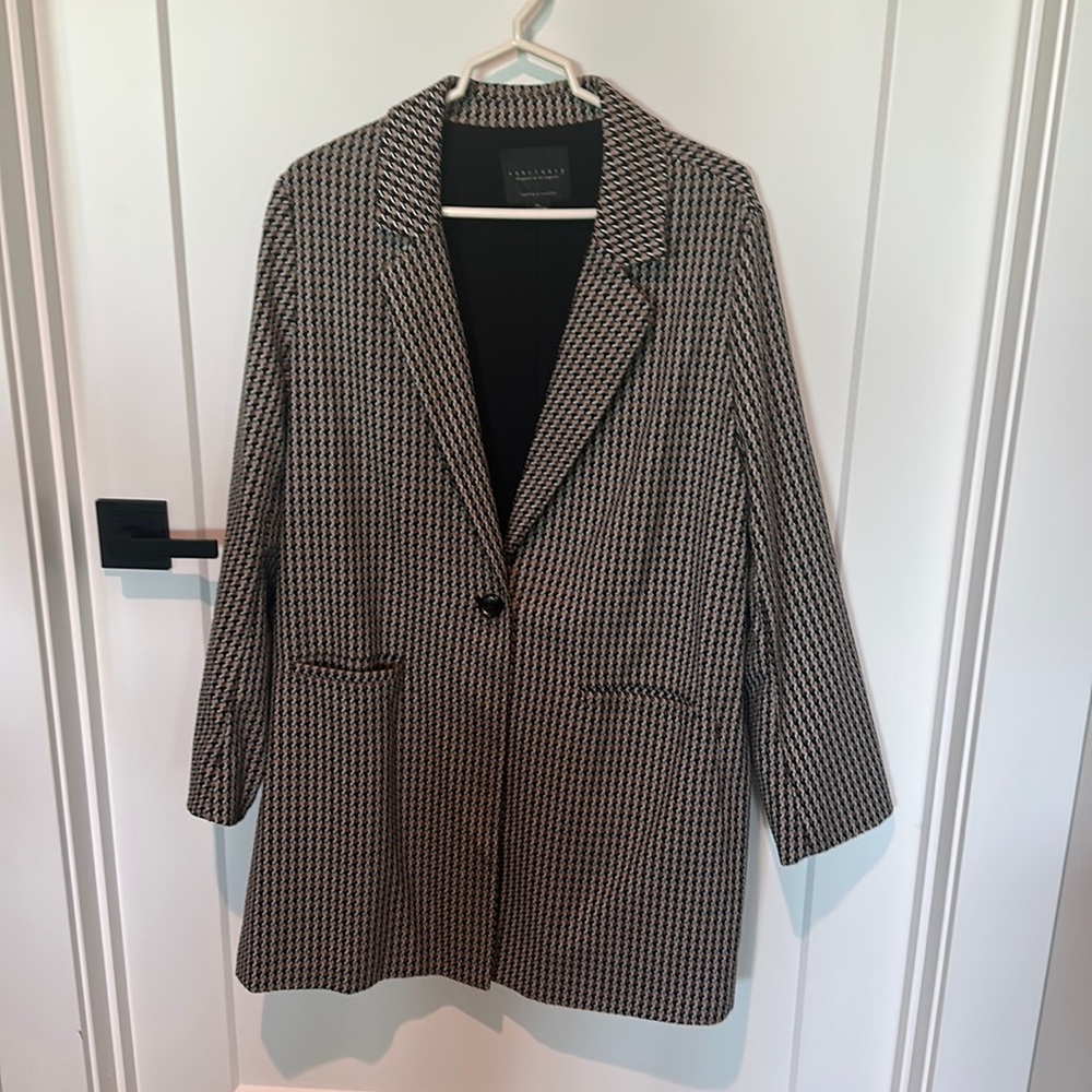 Brown patterned long blazer